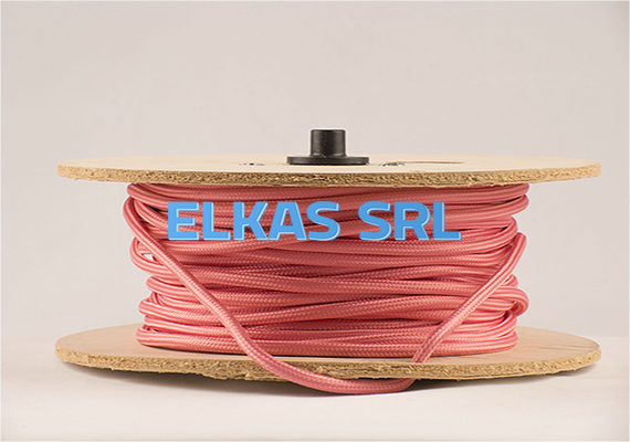 Nossos cabos são certificados. Eles também têm um processo de colagem que os impede de serem desintegrados em sua armadura